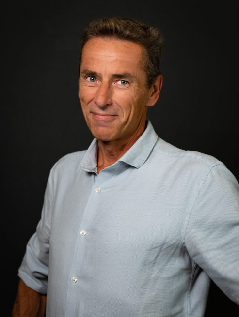 Jean-Philippe CLUSET Jean Philippe Cluset Recruteur de talents digitaux 493x655 - Jean-Philippe CLUSET